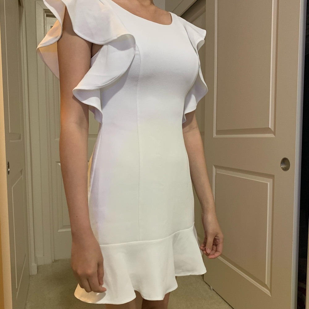 ⚡️SOLD⚡️🌟HP🌟 BCBG White Ruffle Deep V-Back Dress - Picture 8 of 9